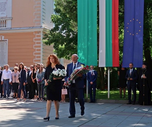 Вицепрезидентът беше гост на празника на Средно училище "Христо Ботев" във Враца
