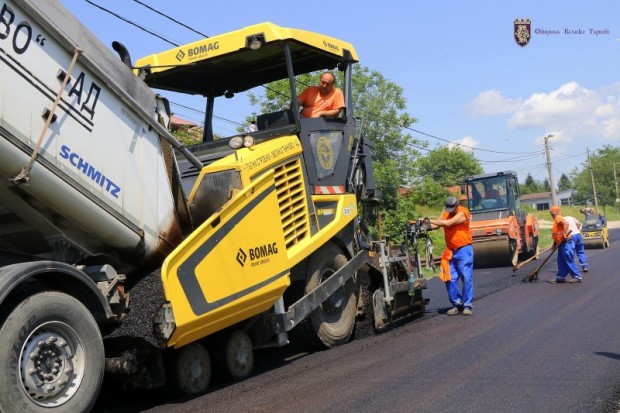 Движението по път II-57 Раднево - Нова Загора в района на Раднево се осъществява в една лента поради частични ремонтни дейности на асфалтовата настилка