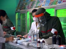 Властите в Северна Корея мобилизират все повече ресурси, за да се справят с разпространението на коронавируса в страната