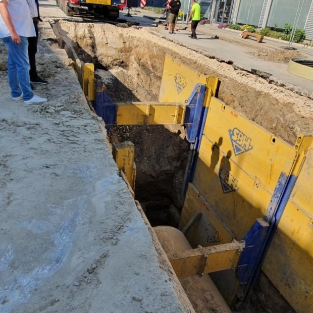 Заместник кметът Пламен Райчев провери проблемите при изкопните дейности на "Брезовско шосе" в Пловдив