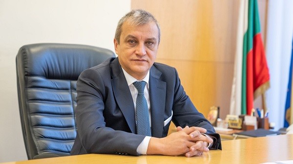 Кметът Илко Стоянов прекъсна участието си в юбилейна научна конференция, за да се срещне с представители на таксиметровия бранш