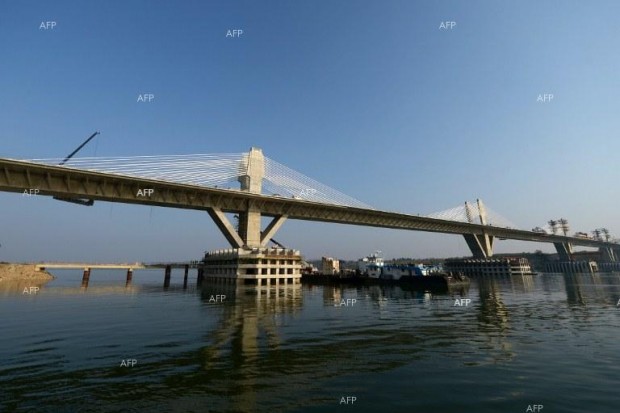 След намесата на областния управител Анатоли Станев заработи трети кантар от румънска страна на Дунав мост при Русе