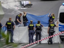 14 ученици са пострадали, а учителката им е загинала, след като шофьор се вряза в група минувачи в Берлин