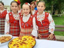 "Празник на гърнетата - кулинарната академия на Добруджа" събра малки и големи на площада в село Крушари