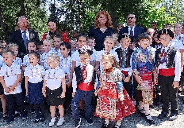 Вицепрезидентът Илияна Йотова към банатските българи: Винаги може да разчитате на своята прародина България