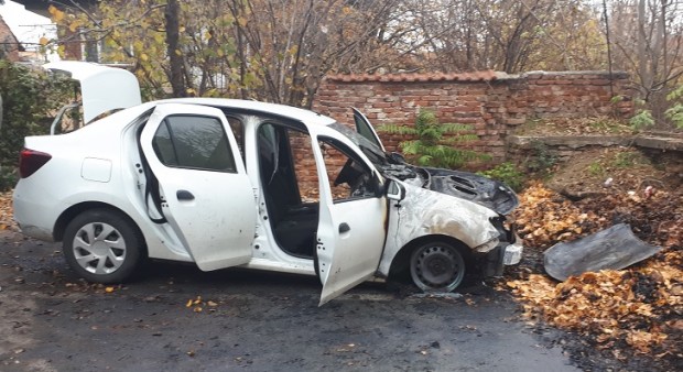 Полицията в Кюстендил разследва пожар в автомобил в града