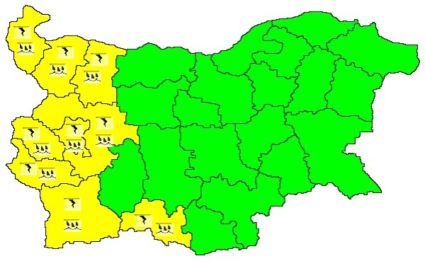 Жълт код за интензивни валежи, гръмотевични бури и градушки е обявен за осем области в страната