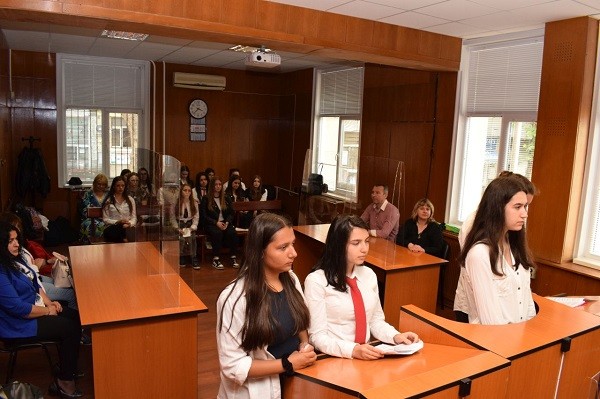 Ученици пресъздадоха съдебен процес в Окръжен съд – Варна