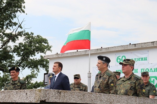 Кметът на община Хасково Станислав Дечев връчи паметен знак на Учебен полигон "Корен" по повод 60 години от създаването на военното формирование