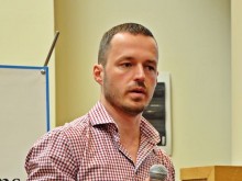 Доц. Стойчо Стойчев, политолог: На политическия терен всеки в момента търгува своята подкрепа