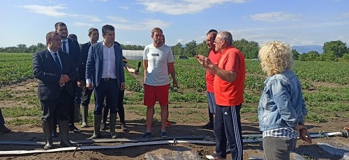 Министър Иванов към земеделците в Садово: Държавата застава зад вас, всички пострадали земеделци ще получат обезщетение