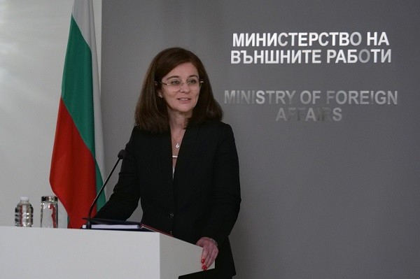 Министър Теодора Генчовска проведе работна среща с нейния колега Буяр Османи