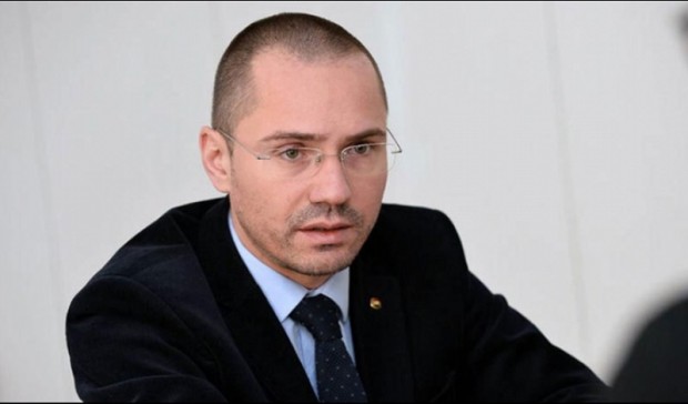 Евродепутатът Ангел Джамбазки за заплахите към българи в РСМ: Европейските институции за пореден път позорно и страхливо си заравят главата в пясъка
