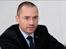 Евродепутатът Ангел Джамбазки за заплахите към българи в РСМ: Европейските институции за пореден път позорно и страхливо си заравят главата в пясъка