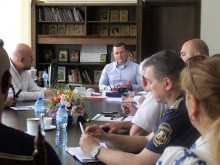 Институции и депутати се включиха в общинския щаб за овладяване на щетите от бурята в Русе