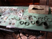 Полицаи от Сандански са задържали двама души с около 486 старинни монети, накити и пари