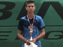 Илиян Радулов е троен шампион на Държавното първенство на открито до 18 г.