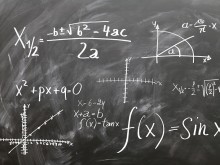Учениците в VII и X клас, които днес се явяват на национално външно оценяване по математика, имат право да използват свитък с формули