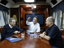 Макрон, Шолц и Драги пътуват с влак за Киев