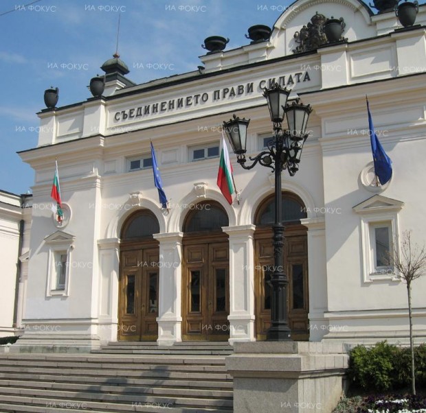 Във вторник на извънредно заседание на Народното събрание ще се обсъжда вота на недоверие към правителството на Кирил Петков