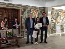 Кметът Николай Мелемов награди участниците от фотопленер, посветен на празника на обединения град Смолян