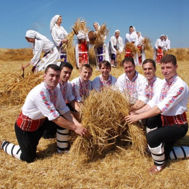 Над 1700 изпълнители от цялата страна ще се представят на фолклорния събор "Песни и танци от слънчева Добруджа" край местността Славната канара