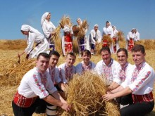 Над 1700 изпълнители от цялата страна ще се представят на фолклорния събор "Песни и танци от слънчева Добруджа" край местността Славната канара