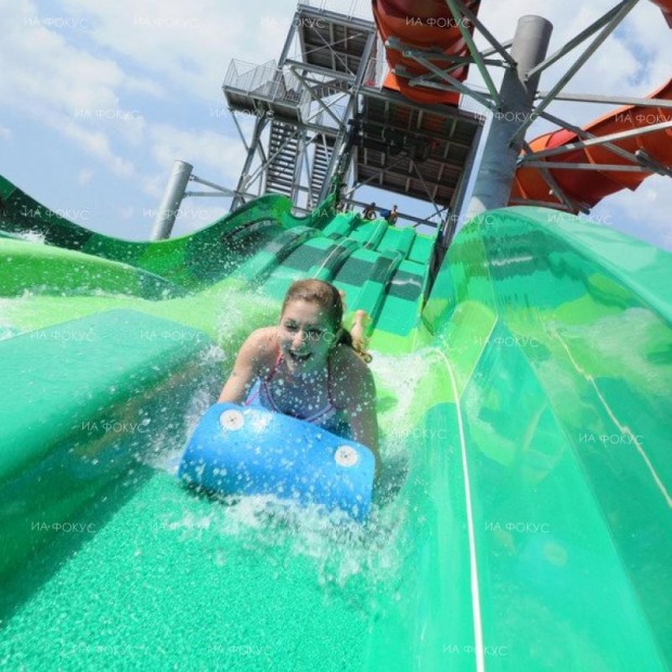 Аквапаркът в курортния комплекс "Албена" вече посреща любителите на водните забавления