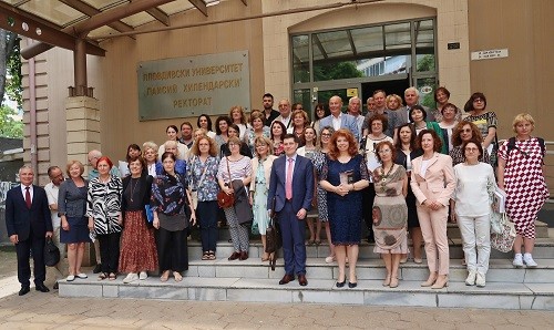 Пълна подкрепа за Български национален културен институт заявиха участниците в Националната конференция по инициатива на вицепрезидента Йотова "Език свещен"