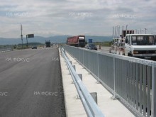Временно е ограничено движението в крайната дясна лента на Софийския околовръстен път в посока Нови Искър в района на пътния възел със Северната скоростна тангента поради ПТП