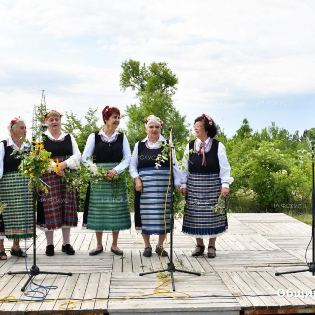 Самодейци от пенсионерски клубове от община Сливен отбелязаха с концерт Еньовден