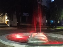 Феерия от светлини обгръща новоремонтирания фонтан на пл. "Христо Ботев" в Благоевград