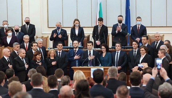 Оставката на правителството на Кирил Петков e депозирана в деловодството на Народното събрание тази сутрин