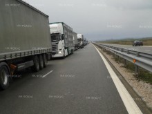 Временно е ограничено движението на тежкотоварни автомобили по Дунав мост, в двете посоки, за изпълнение на ремонтни дейности