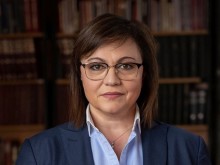 Министър Нинова: Секретарят на президента уличи него и служебния му кабинет в търговия с оръжие за Украйна
