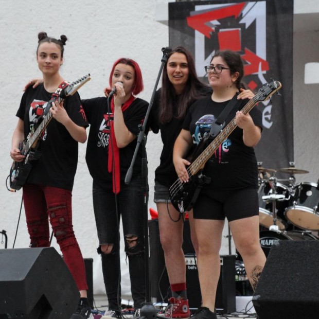 Журито на Националния фестивал на ученическите и студентските рок групи, който се провежда в Добрич, ще даде пресконференция в късния следобед