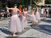 Музика, танци и изработване на еко бижута "Три часа след Джулай" на Моста на влюбените в Благоевград