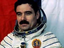 Кметът на Ловеч поздравява космонавта Георги Иванов за рождения ден