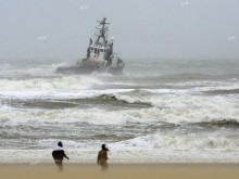 Близо 30 моряци са в неизвестност след корабокрушение в Южнокитайско море
