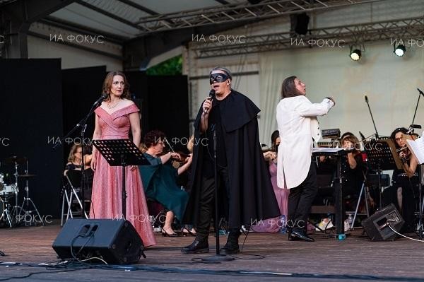 С концерти в още 19 града продължава лятното турне на великотърновския театър