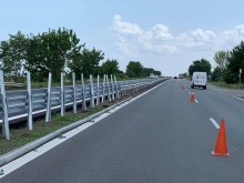 Движението по път I-5 Стара Загора - Загоре в района на село Маджерито се осъществява с повишено внимание поради монтаж на мантинели