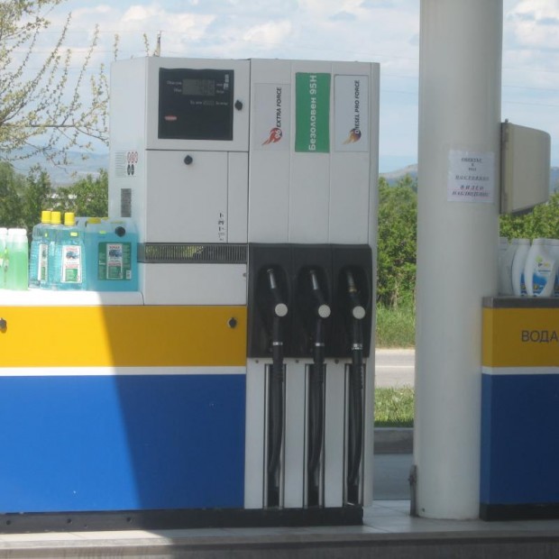 Бензиностанциите няма да сменят софтуера, за да дават компенсация от 25 стотинки на литър
