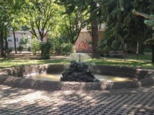 Община Благоевград възстанови неработещия от години шадраван в Централната градска градина