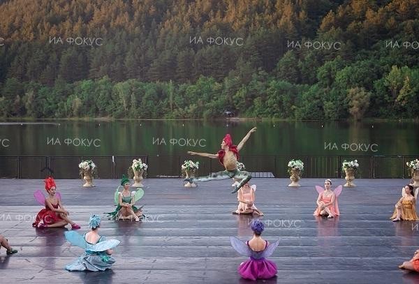 Фестивал "Музи на водата" представя премиера на балетния спектакъл "Сън в лятна нощ"