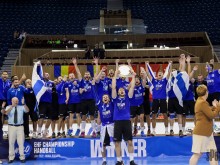 Израел с купата от Европейския шампионат по хандбал във Варна след инфарктна победа с дузпи над Румъния