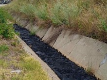 Община Русе обезопасява разлива от гудрон на старото сметище, предизвикан от горещините
