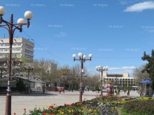 В горещите дни, цистерни разхлаждат улиците в Благоевград