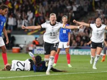 Александра Поп с два гола прати Германия срещу Англия на финал на Европейското за жени