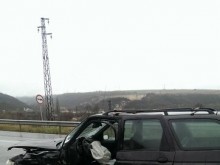 Временно движението при км 316 на АМ "Тракия" в посока Бургас се осъществява в активната лента поради ПТП