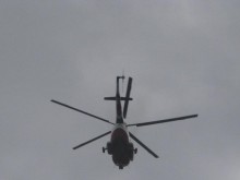 Два хеликоптера Ми-17 участват в гасенето на големия горски пожар край панагюрските села Левски и Елшица